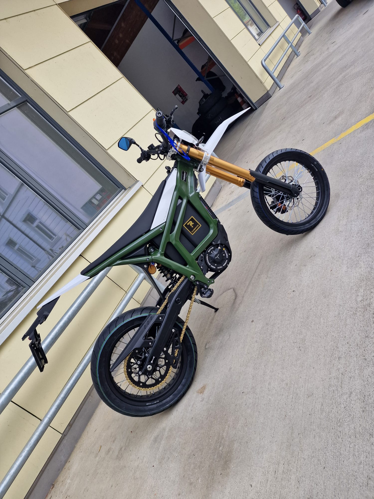 SUR-RON Ultra Bee Occasion