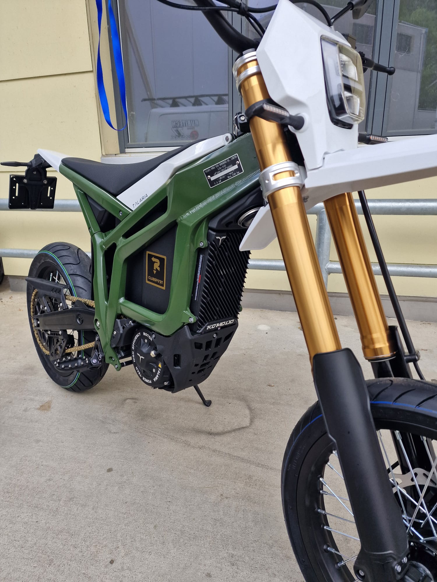 Talaria Komodo Superbike Umbau 17 Zoll Bereifung