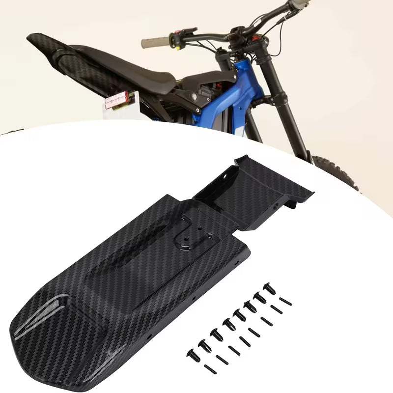 Fender in Carbon-Optik für die SUR-RON Light Bee Heck